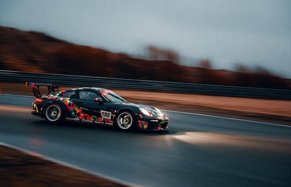 Comment installer un système de gestion de la chaleur pour une voiture de course?